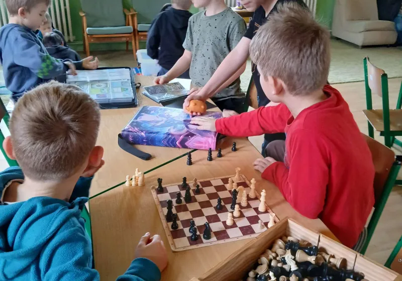 Kamarádství, hraní