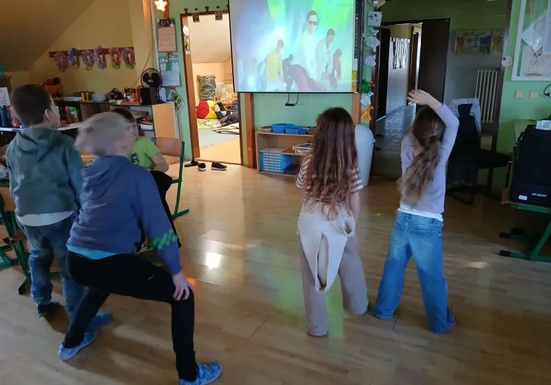 Kamarádství, hraní